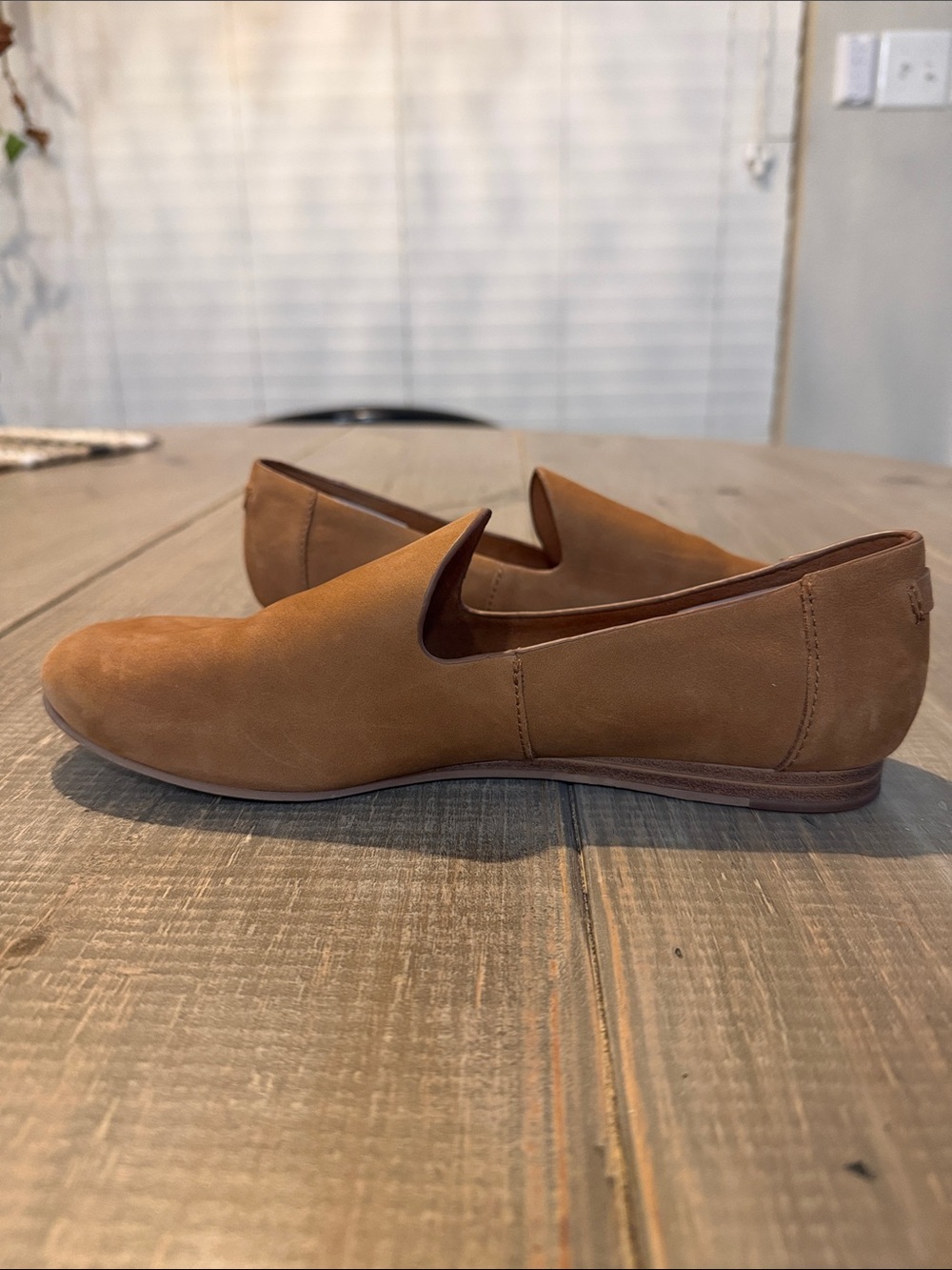 Tom’s Darcy Women’s Tan Oiled Nubuck Suede Slip-On Loafers - Picture 6 of 6